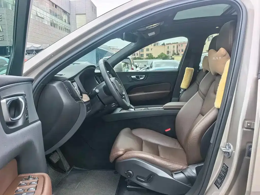 Volvo XC60 2023 из CN, фото 5