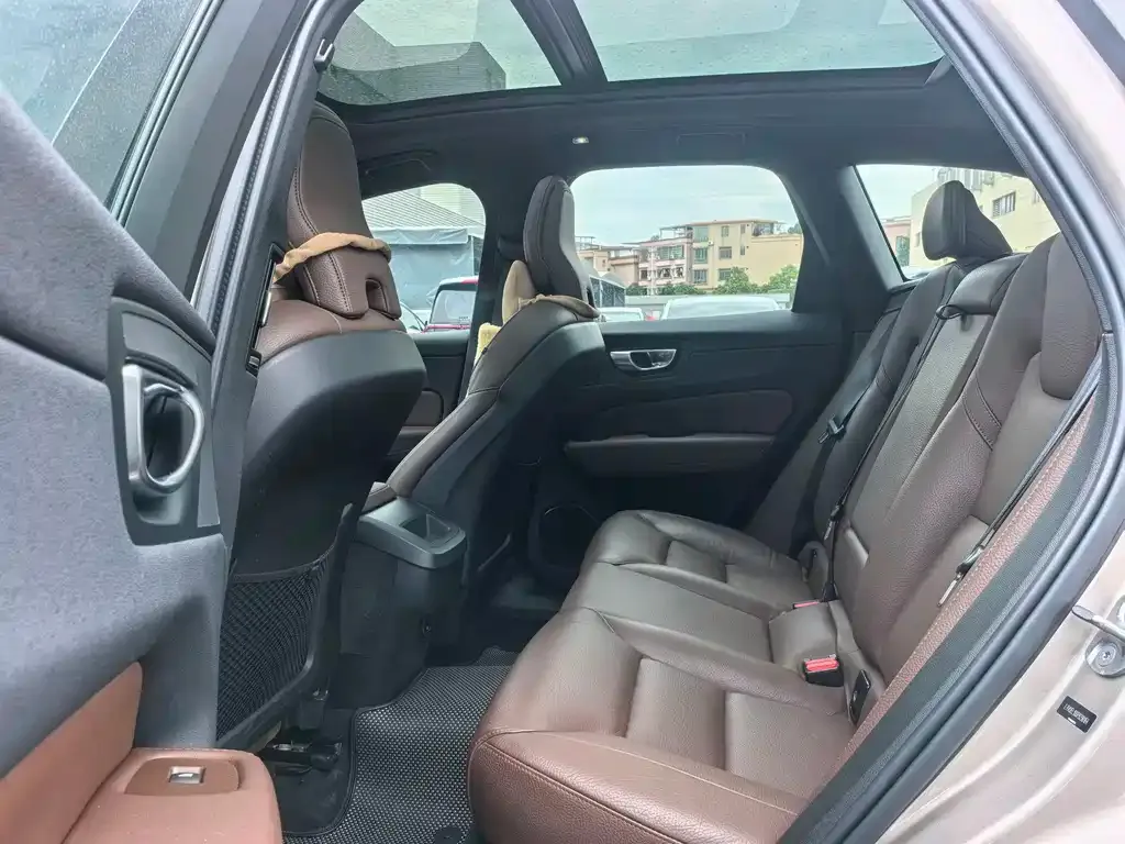 Volvo XC60 2023 из CN, фото 6