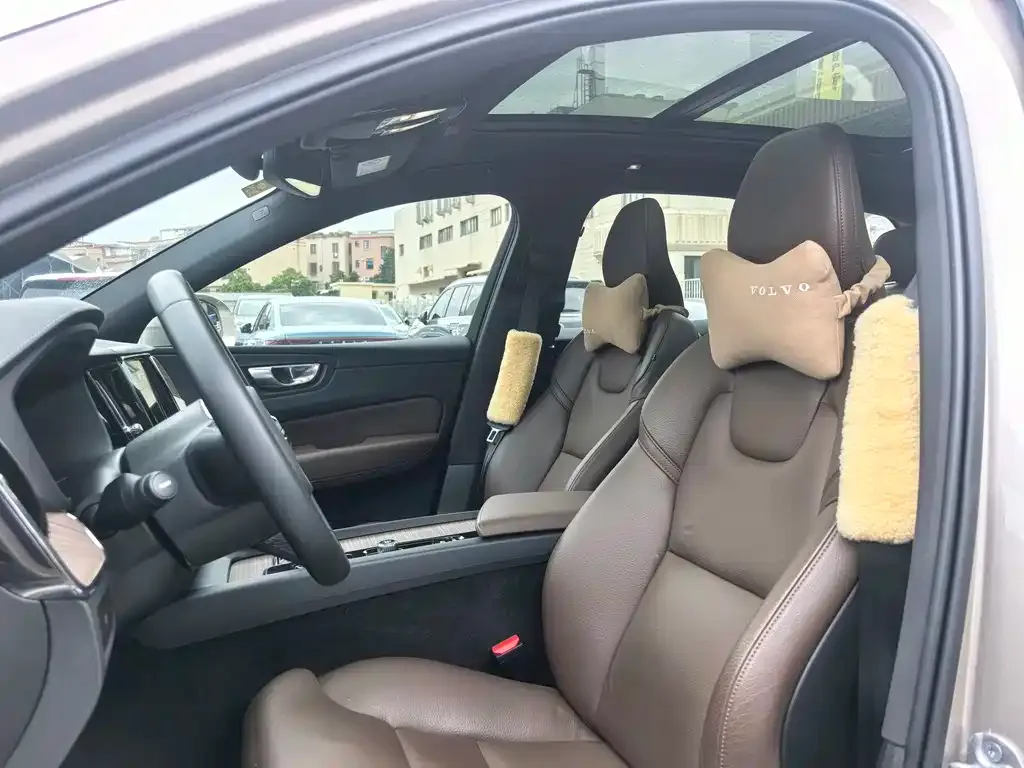 Volvo XC60 2023 из CN, фото 7