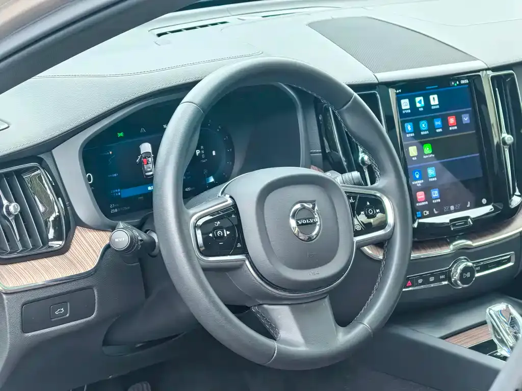 Volvo XC60 2023 из CN, фото 8