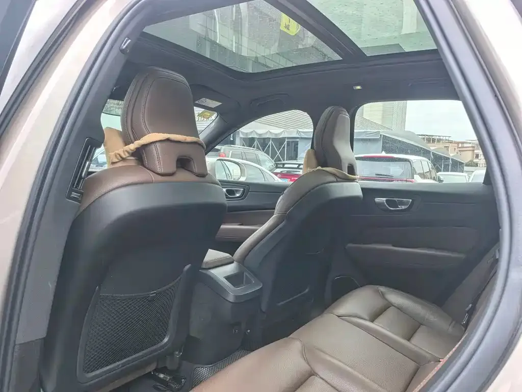 Volvo XC60 2023 из CN, фото 9