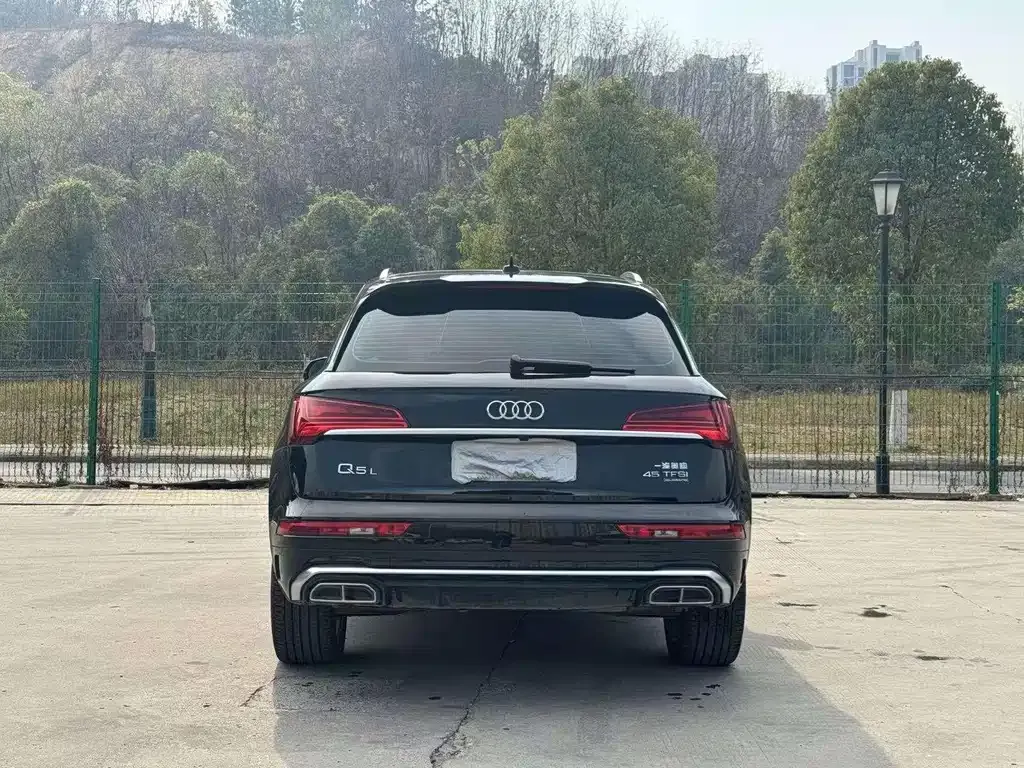 Audi Q5L — фото 5