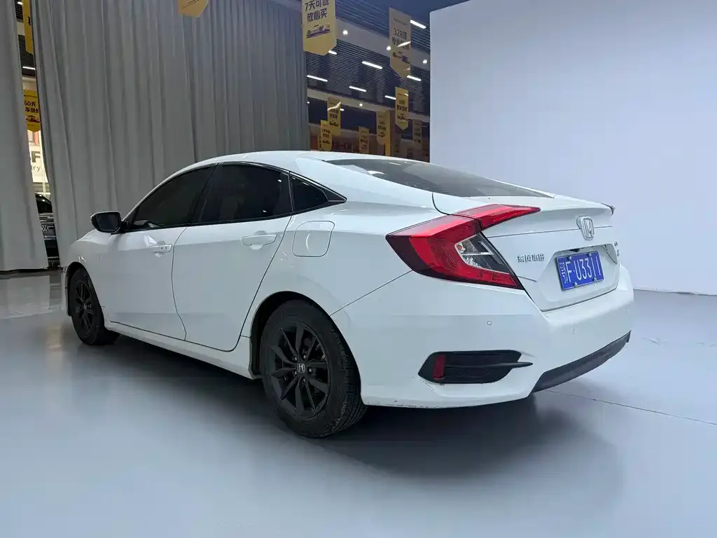 Honda Civic — фото 5