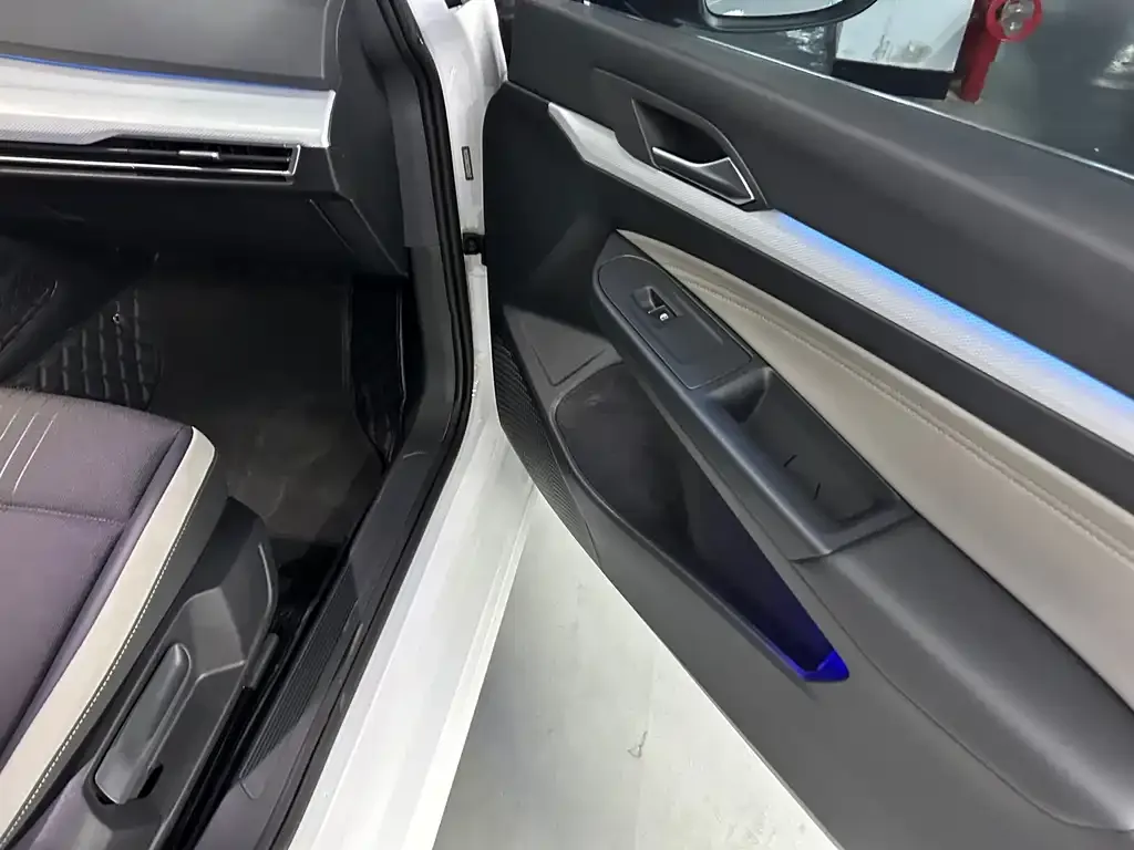 Volkswagen Golf 2022 из CN, фото 8