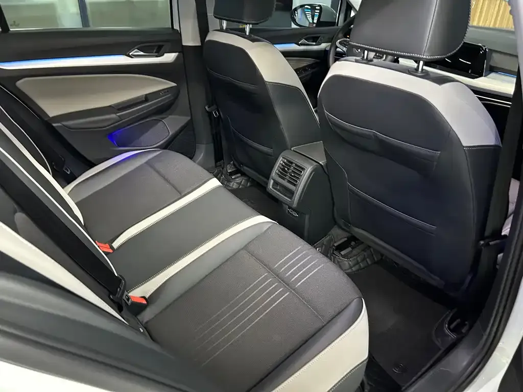 Volkswagen Golf 2022 из CN, фото 9