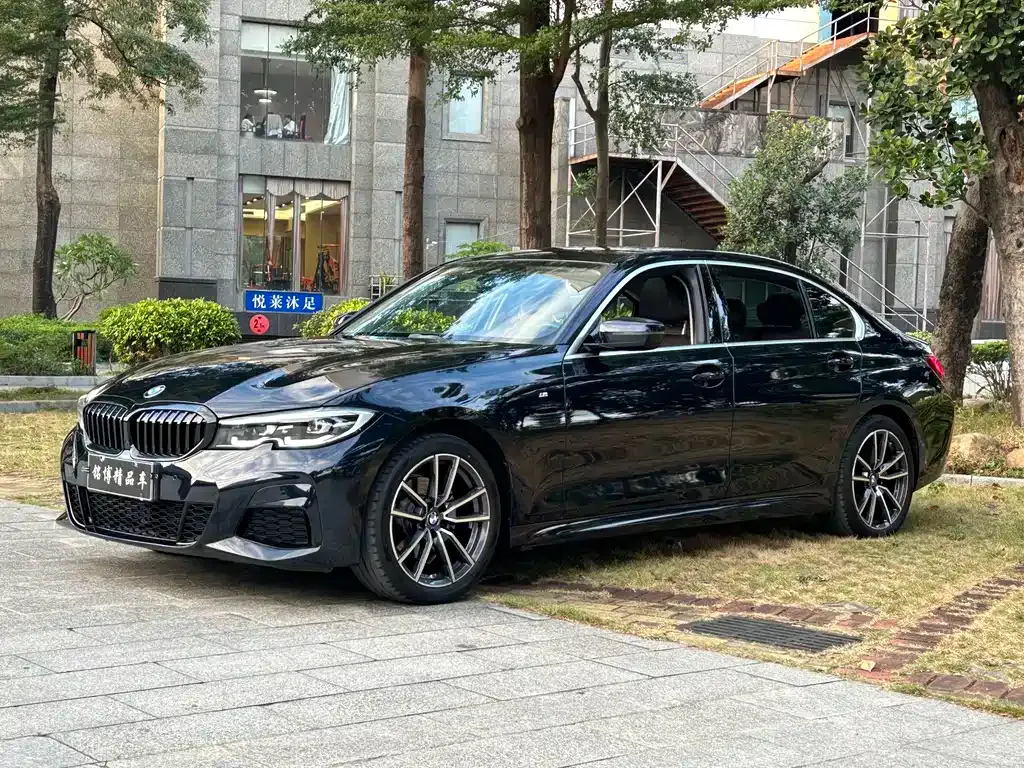BMW 3 Series 2022 из CN, фото 1