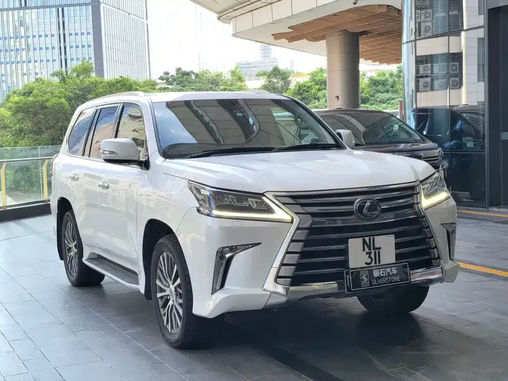 Lexus LX