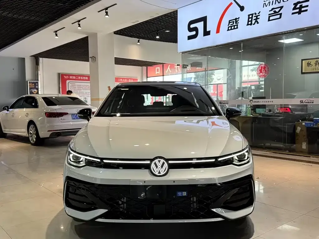 Volkswagen Golf 2024 из CN, фото 2