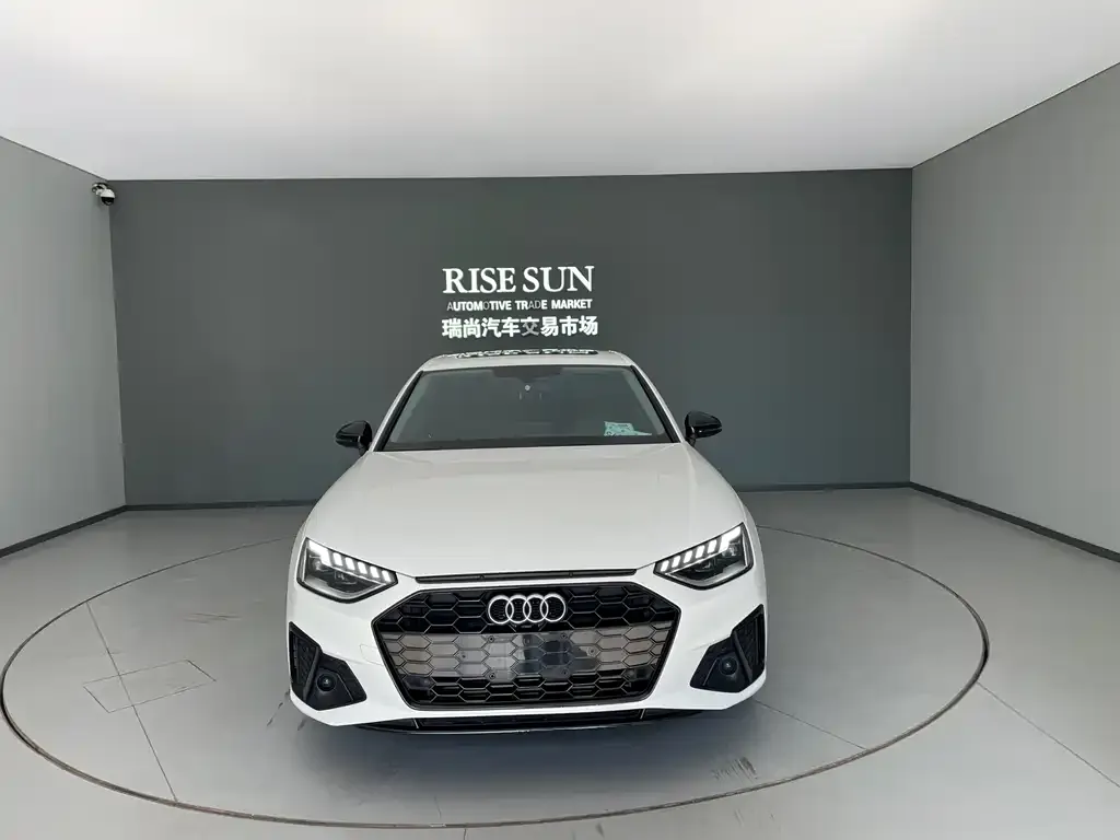 Audi A4L 2022 из CN, фото 2