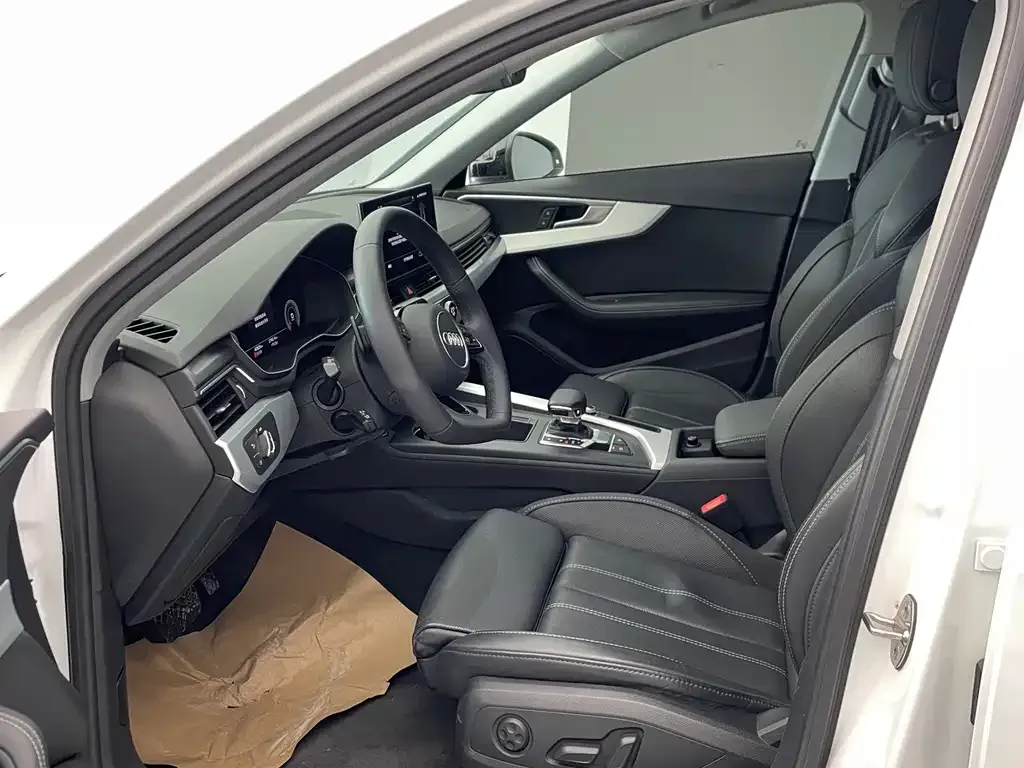 Audi A4L 2022 из CN, фото 4