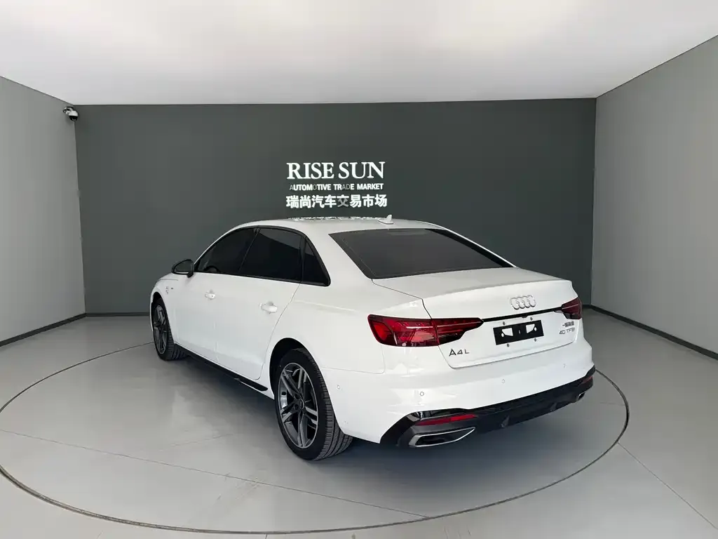 Audi A4L 2022 из CN, фото 9