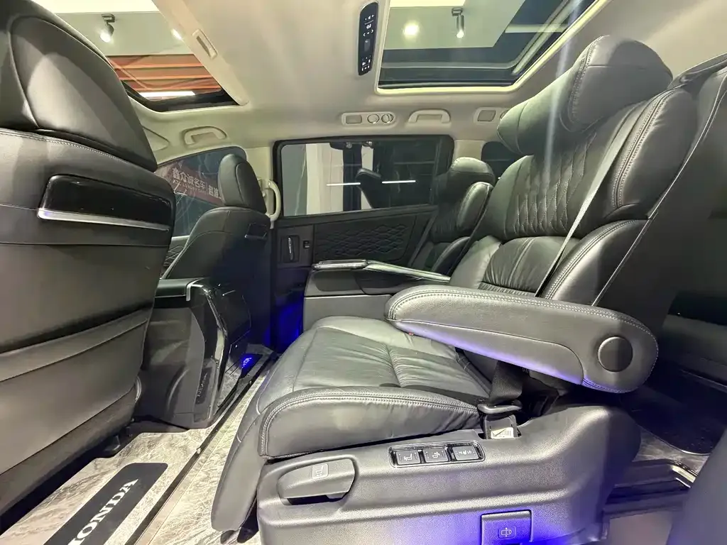 Honda Elysion 2023 из CN, фото 8