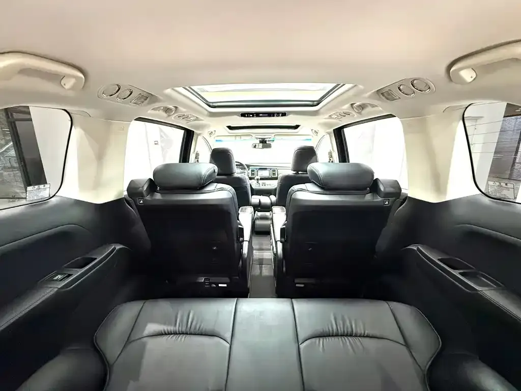 Honda Elysion 2023 из CN, фото 9