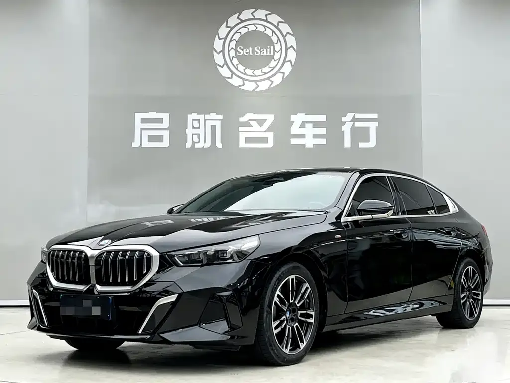 BMW 5 Series 2025 из CN, фото 1