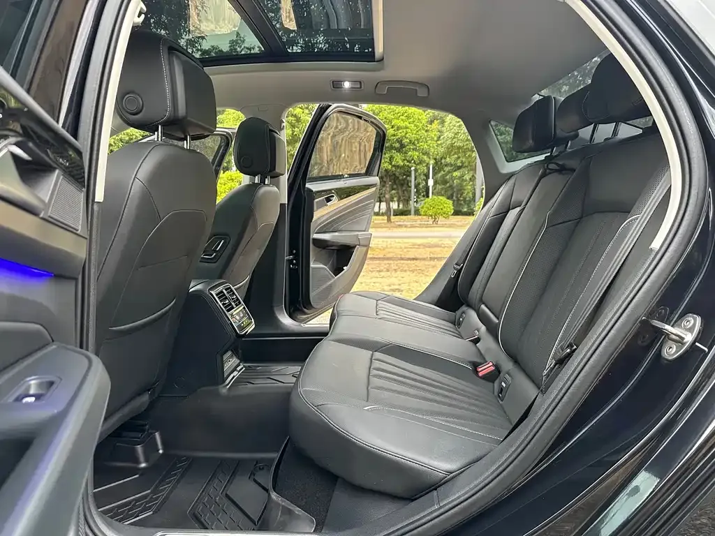 Volkswagen Passat — фото 10