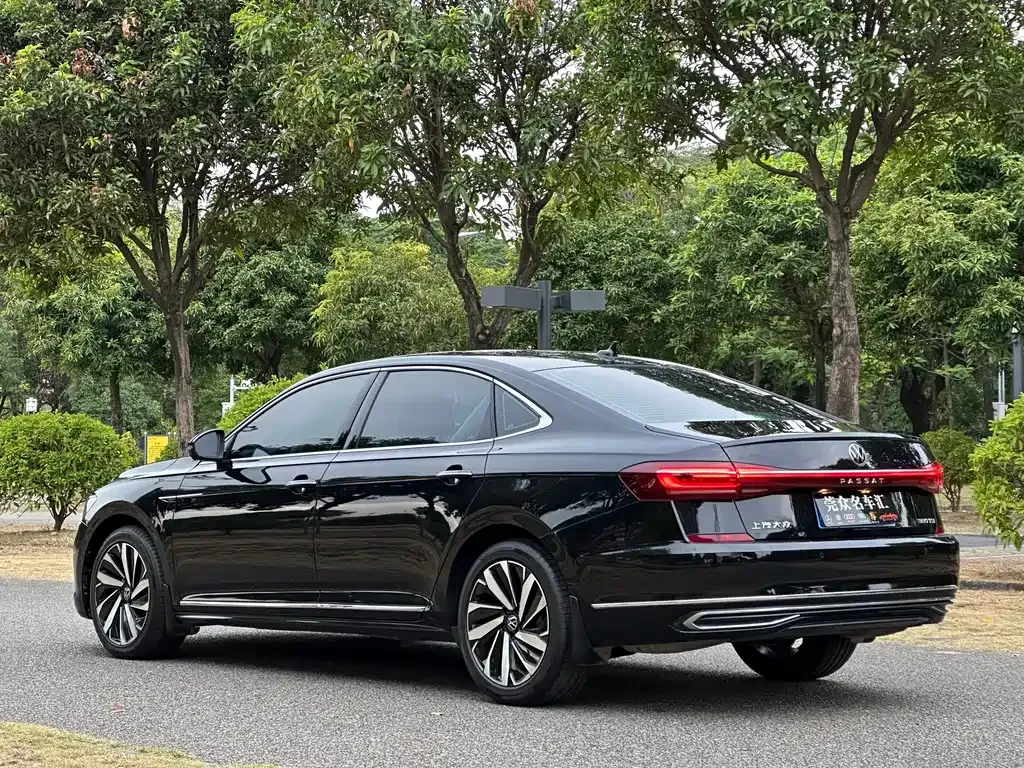 Volkswagen Passat — фото 6