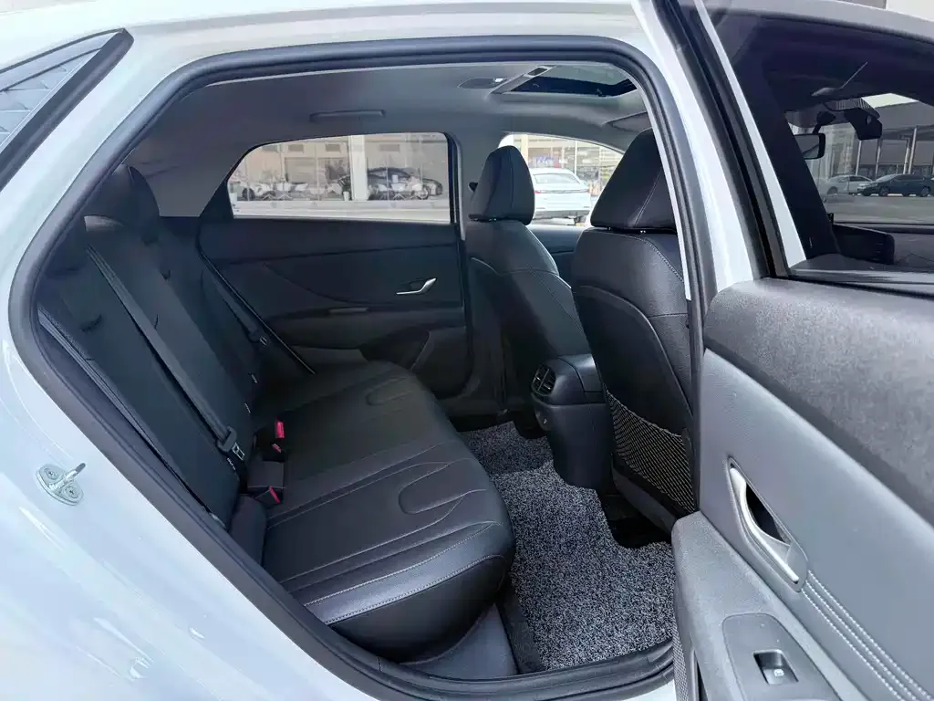 Hyundai Elantra 2024 из CN, фото 10