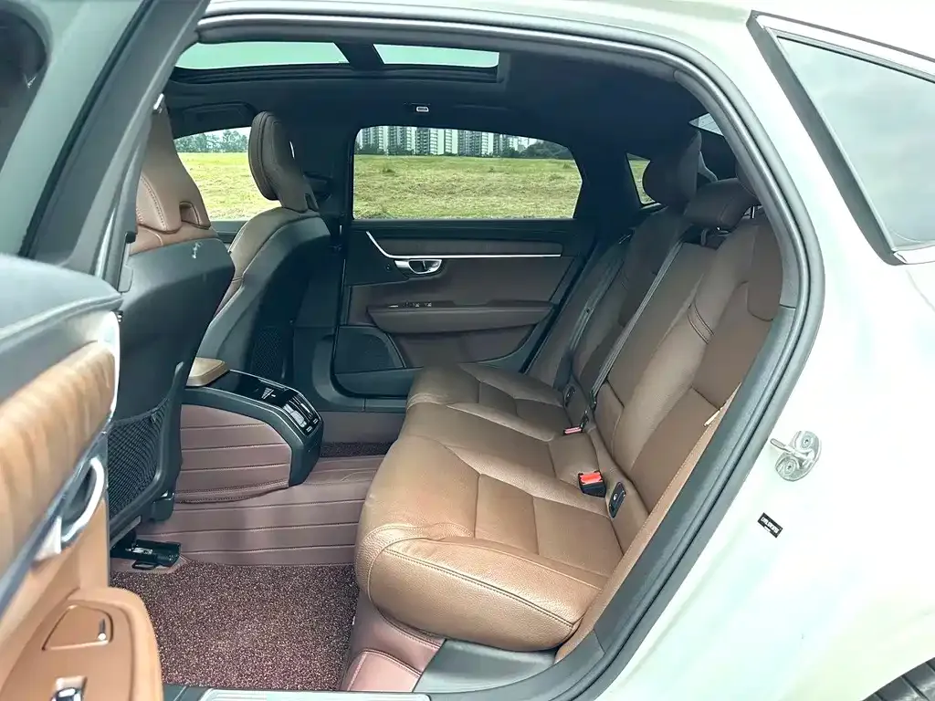 Volvo S90 2023 из CN, фото 3