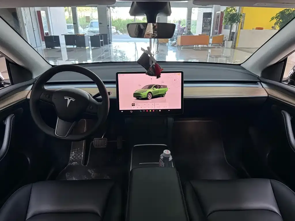 Tesla Model Y — фото 6