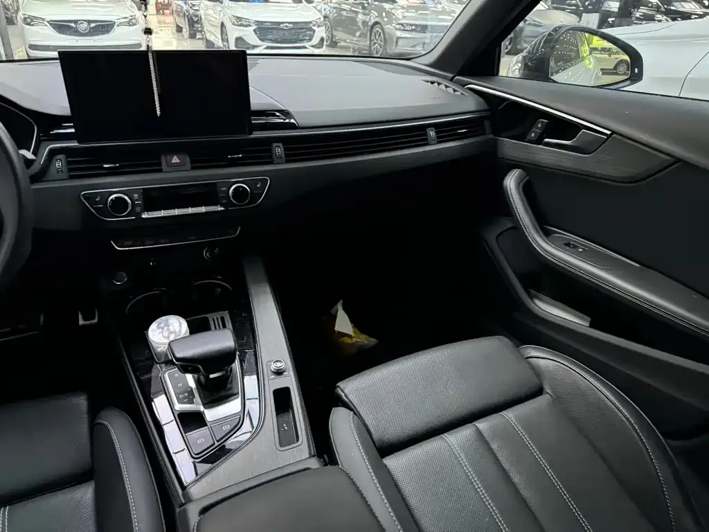 Audi A4L 2023 из CN, фото 10