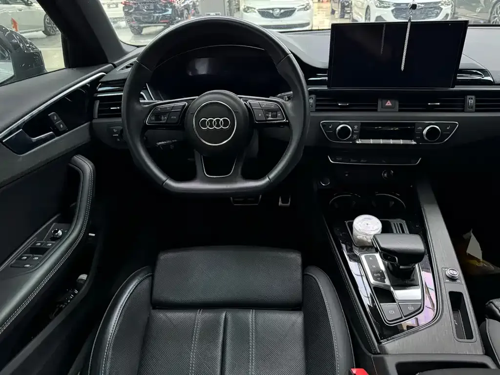 Audi A4L 2023 из CN, фото 4