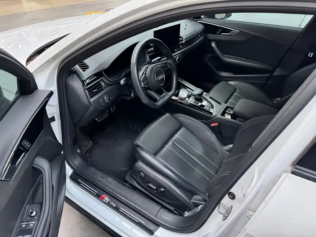 Audi A4L 2023 из CN, фото 5