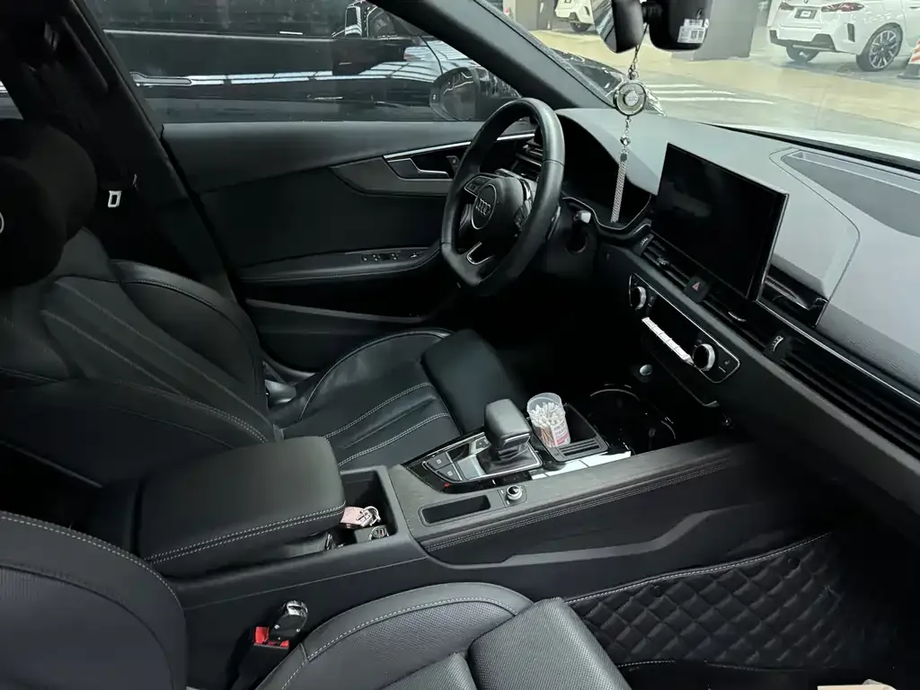 Audi A4L 2023 из CN, фото 6