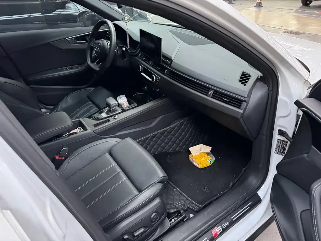 Audi A4L 2023 из CN, фото 7