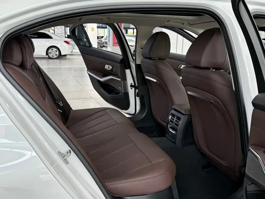 BMW 3 Series 2024 из CN, фото 10