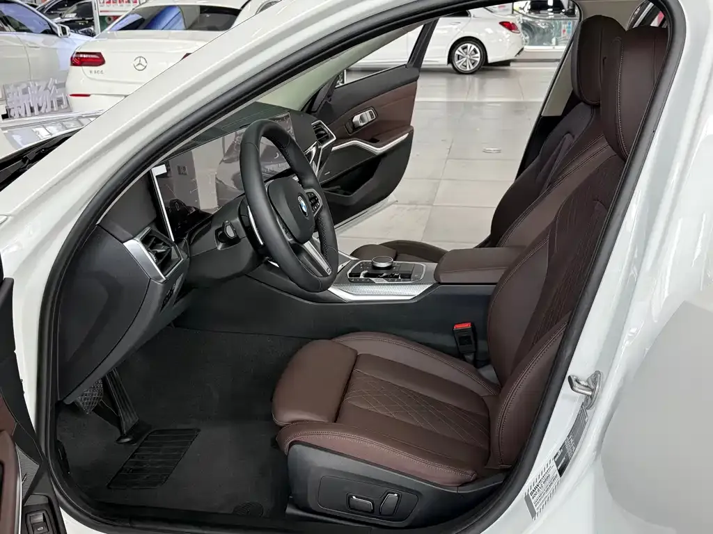 BMW 3 Series 2024 из CN, фото 8