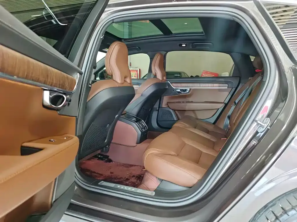 Volvo S90 2025 из CN, фото 9