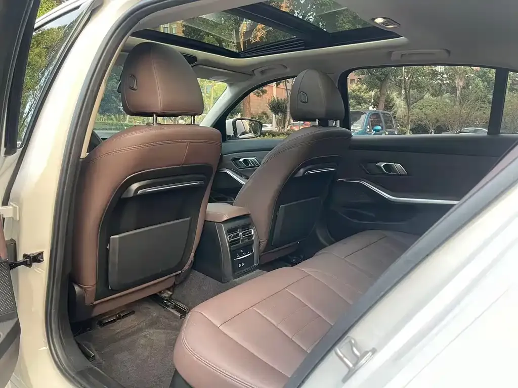 BMW 3 Series 2021 из CN, фото 10