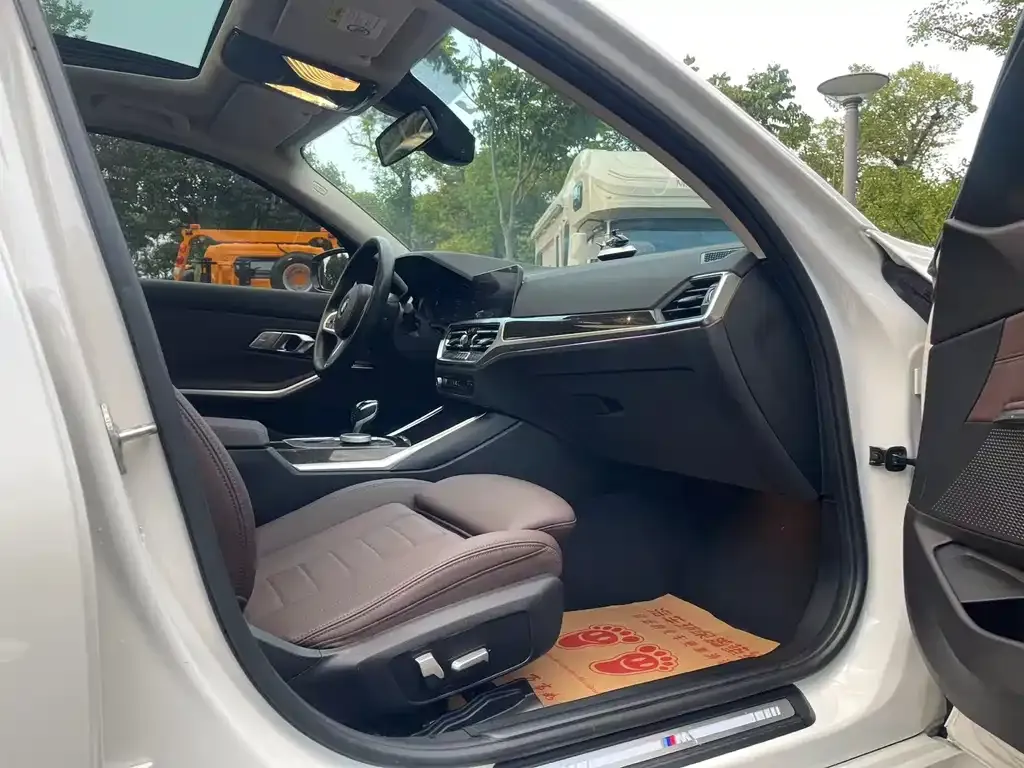 BMW 3 Series 2021 из CN, фото 7