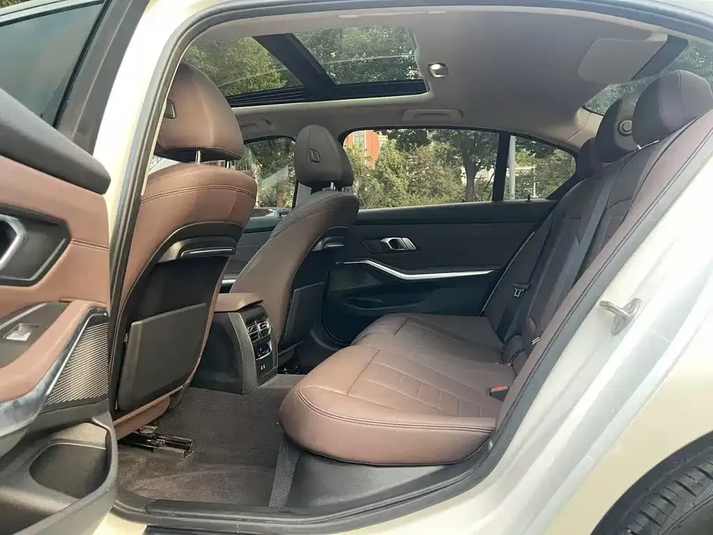 BMW 3 Series 2021 из CN, фото 9