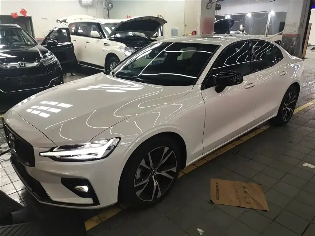 Volvo S60 2024 из CN, фото 1