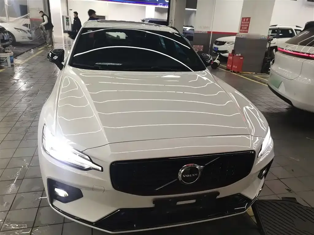 Volvo S60 2024 из CN, фото 3