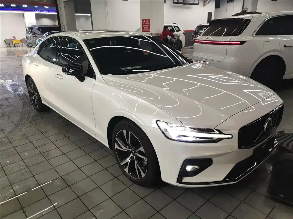 Volvo S60 2024 из CN, фото 4