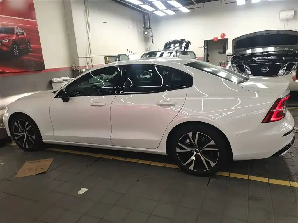 Volvo S60 2024 из CN, фото 5