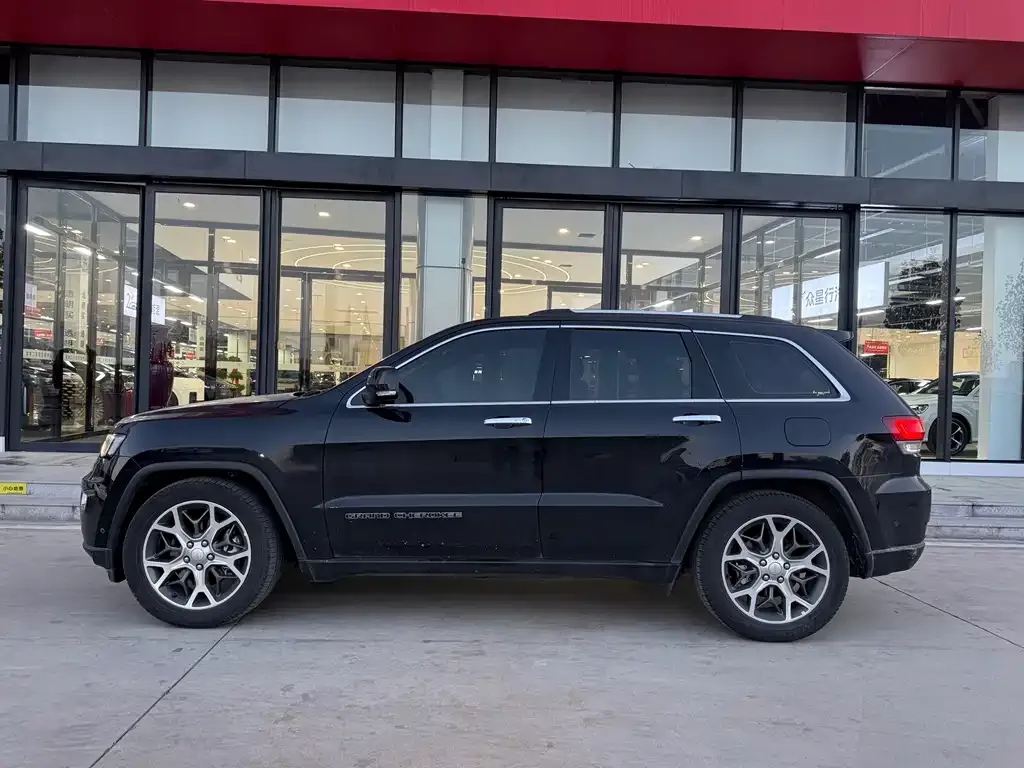 Jeep Grand Cherokee (Import) — фото 2
