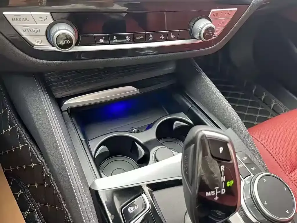 BMW 5 Series 2023 из CN, фото 7