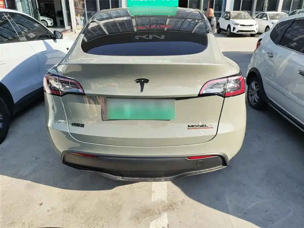 Tesla Model Y — фото 6