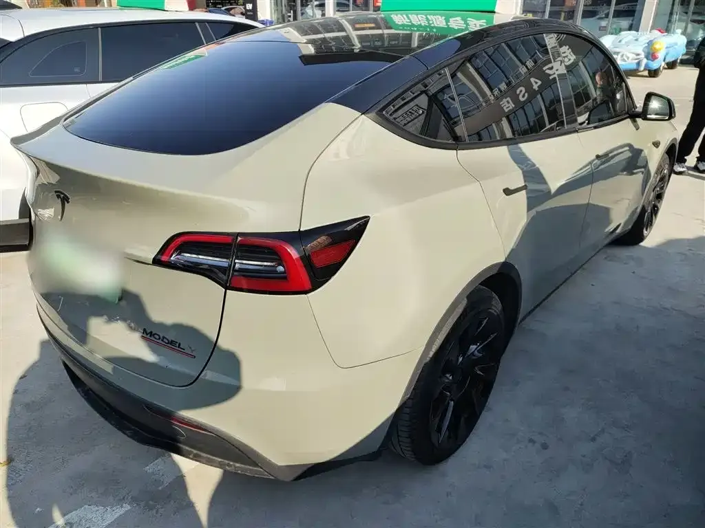 Tesla Model Y — фото 7