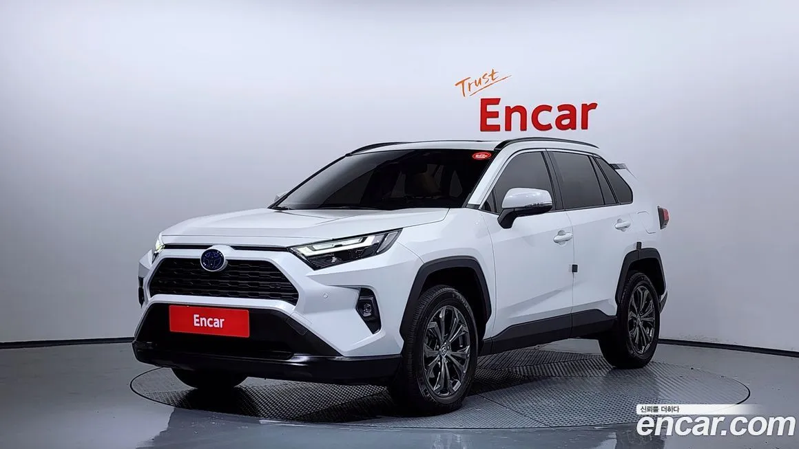 Toyota RAV4 — фото 1