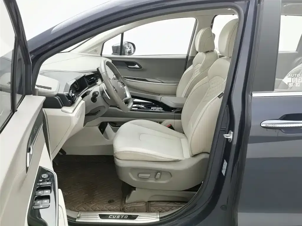 Hyundai Custo — фото 10