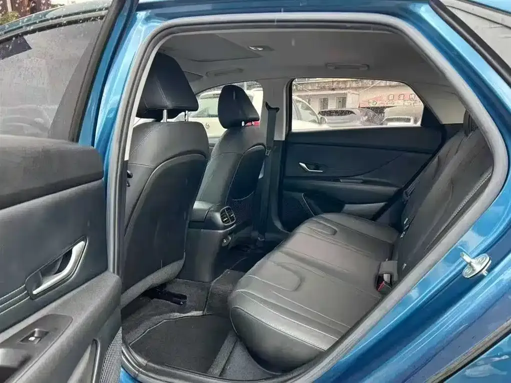 Hyundai Elantra 2022 из CN, фото 4
