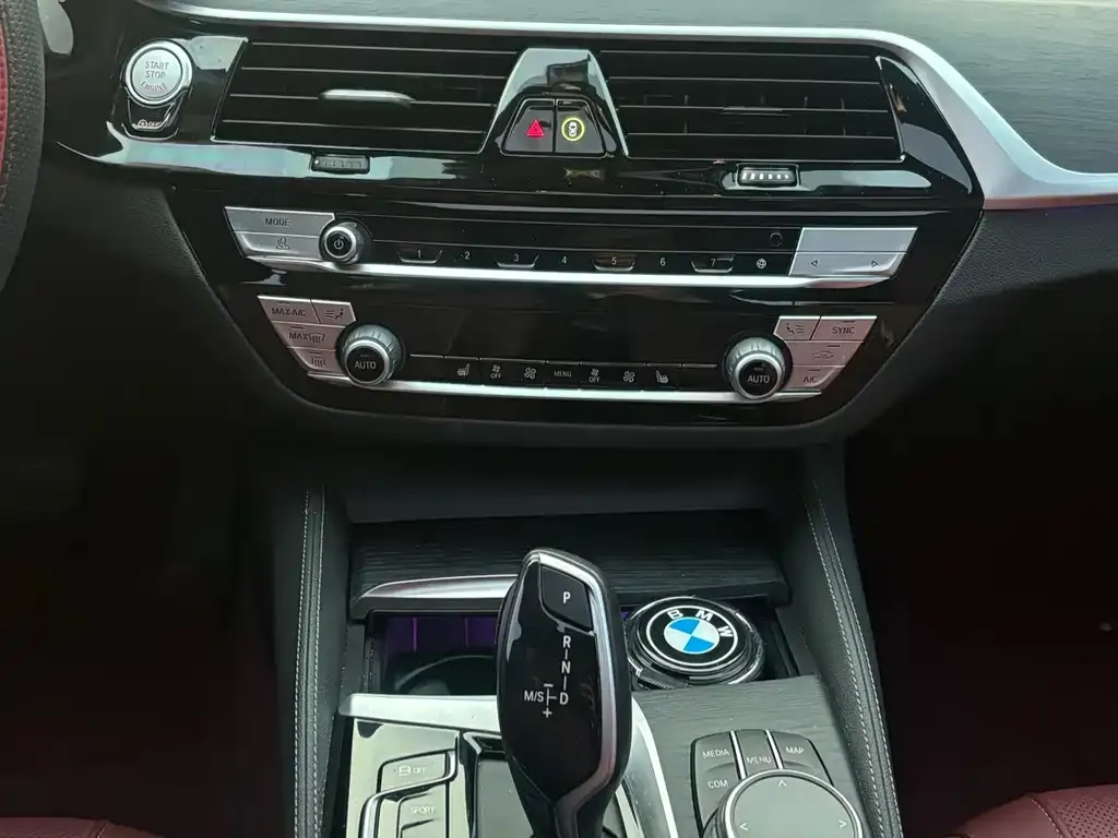 BMW 5 Series 2023 из CN, фото 7