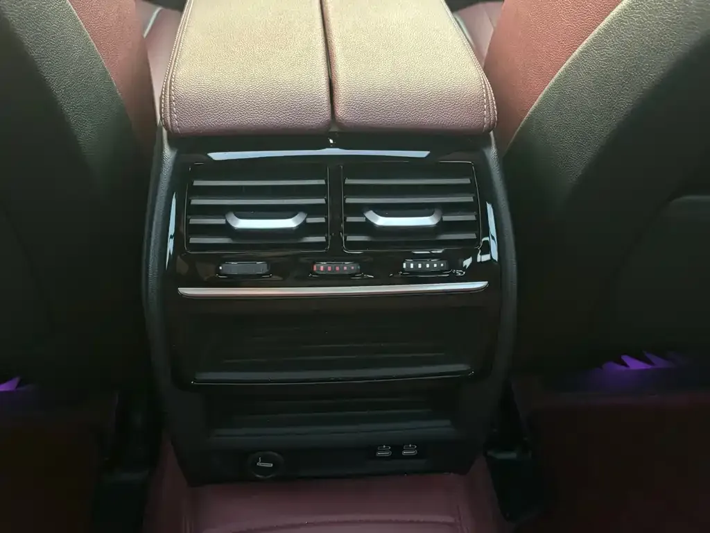 BMW 5 Series 2023 из CN, фото 8