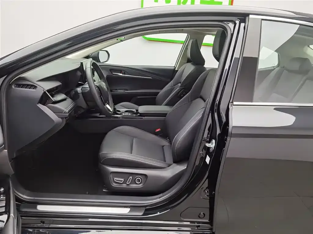 Toyota Camry 2024 из CN, фото 10