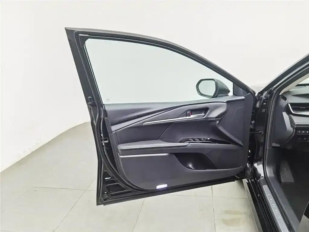 Toyota Camry 2024 из CN, фото 8