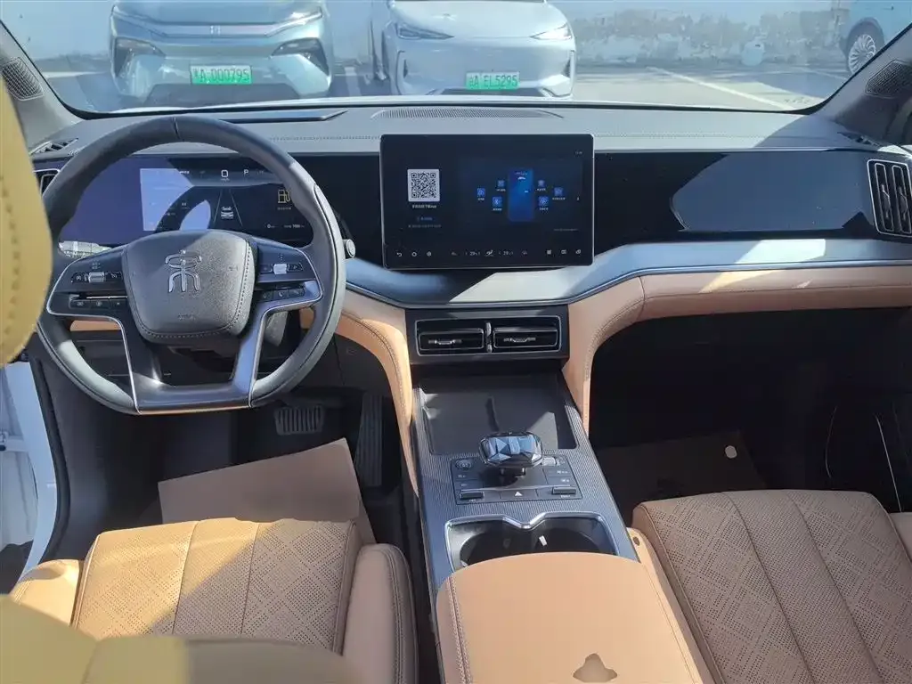 BYD L DM-i — фото 10